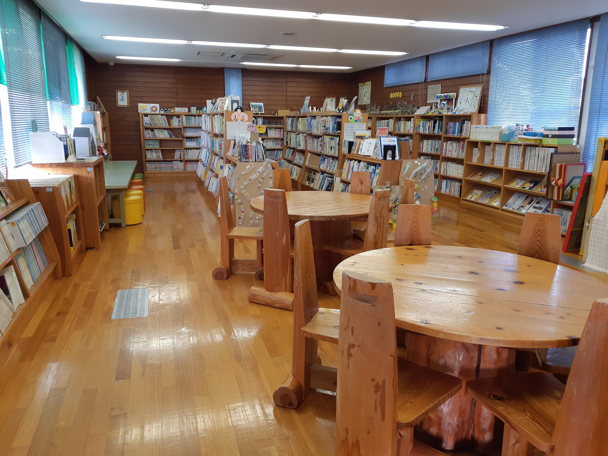 やしろこどものいえ図書室