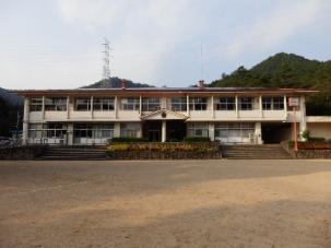 鴨川小学校