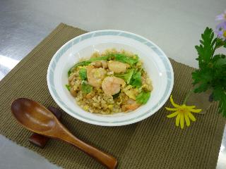 蒸し大豆と蒸しもち麦のレタスチャーハン完成写真