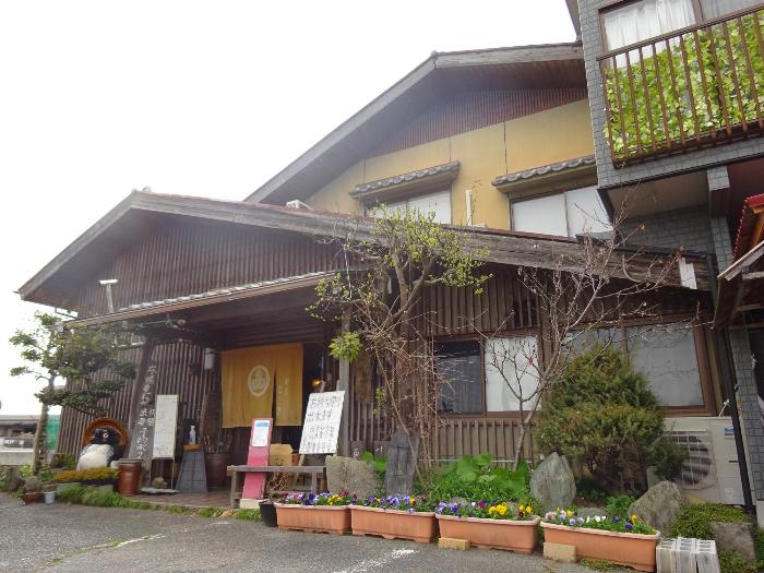 割烹にしきです。もち麦コロッケやもち麦ご飯などを提供しています。