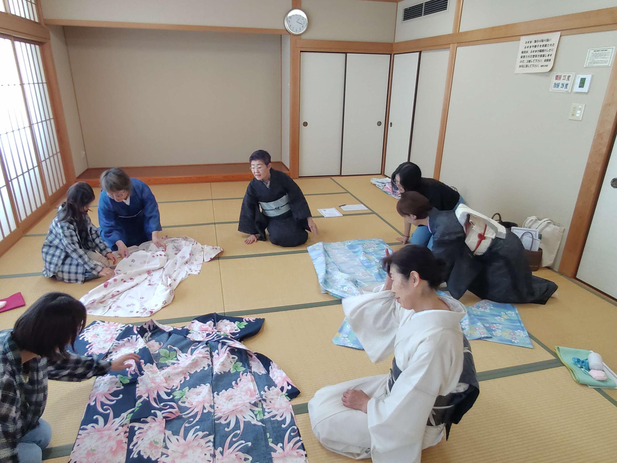 ゆかた着付け教室の様子