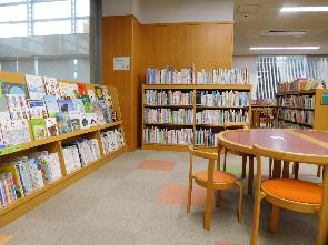 （写真）滝野図書館