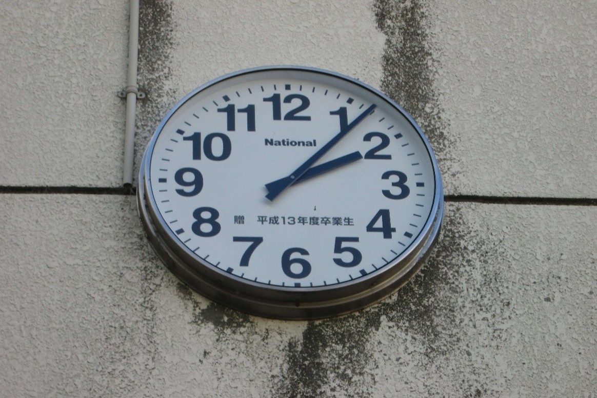 滝野南小学校　平成13年度卒業記念品　時計